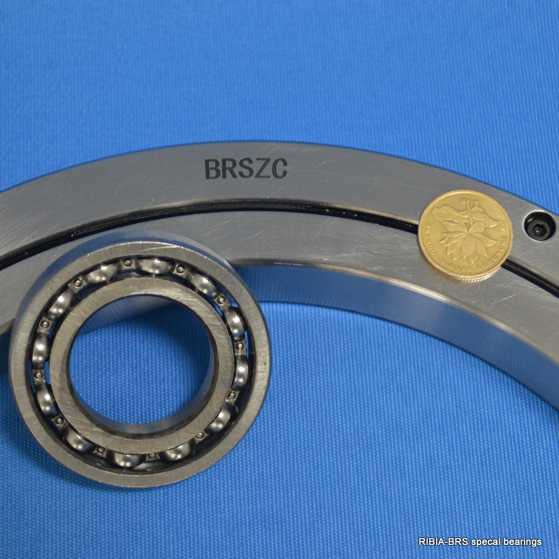 CRB25030 Cross Cylindrical Roller Bearing IKO structure