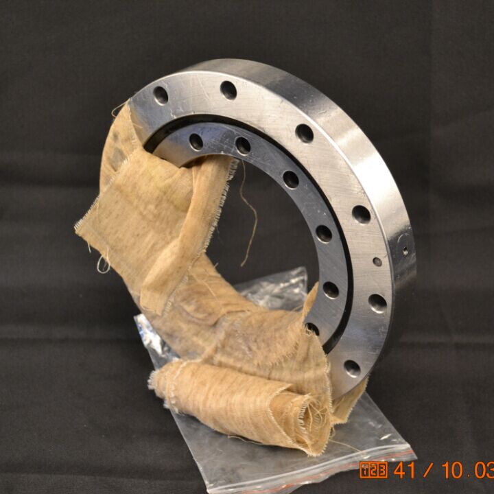 XU120179 Crossed roller slewing bearings (without gear teeth)